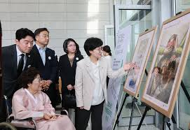 李在明就“慰安妇”受害者纪念日表态｜承诺恢复受害者名誉